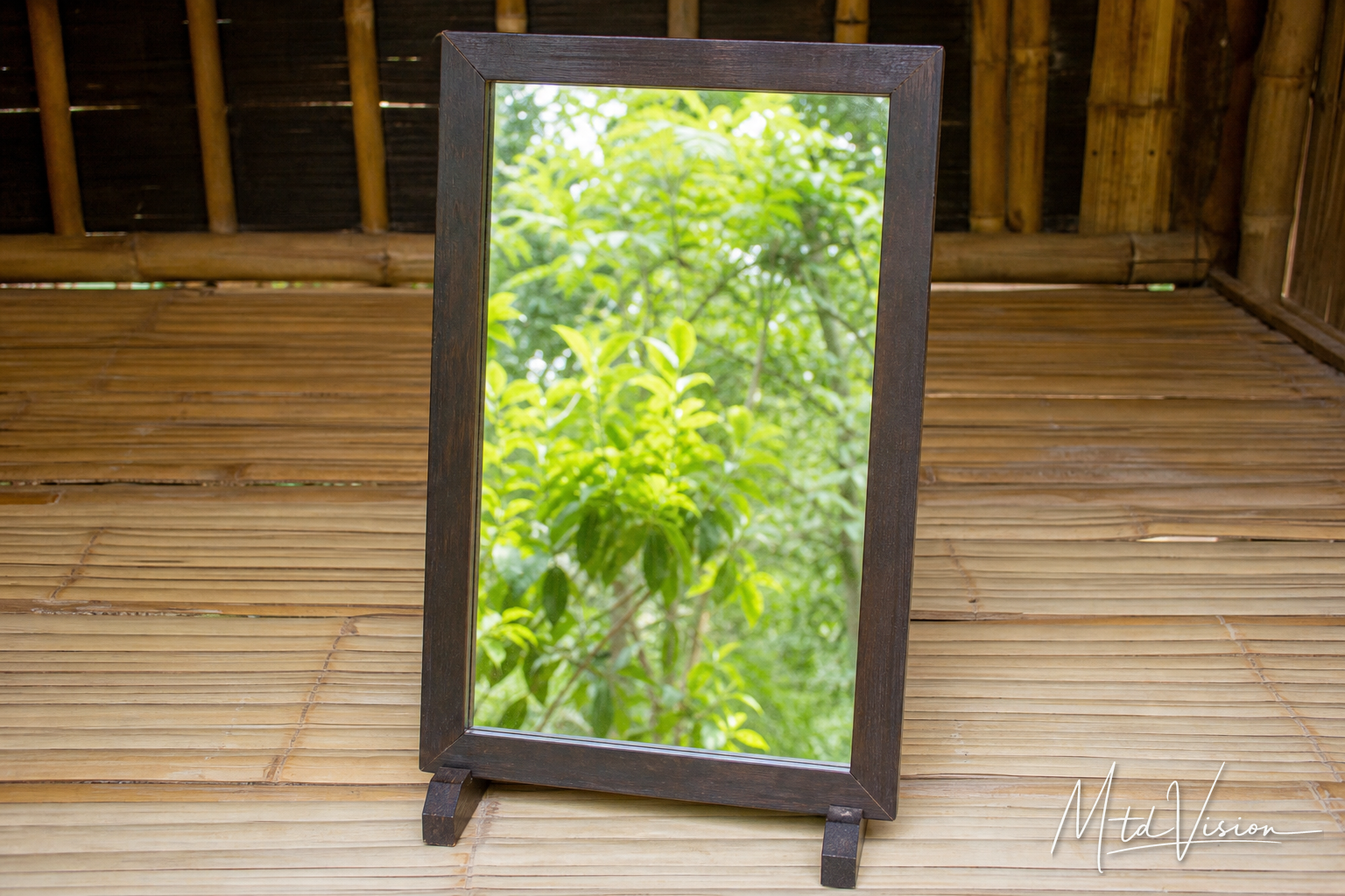 Glass or mirror (ală kĭng).