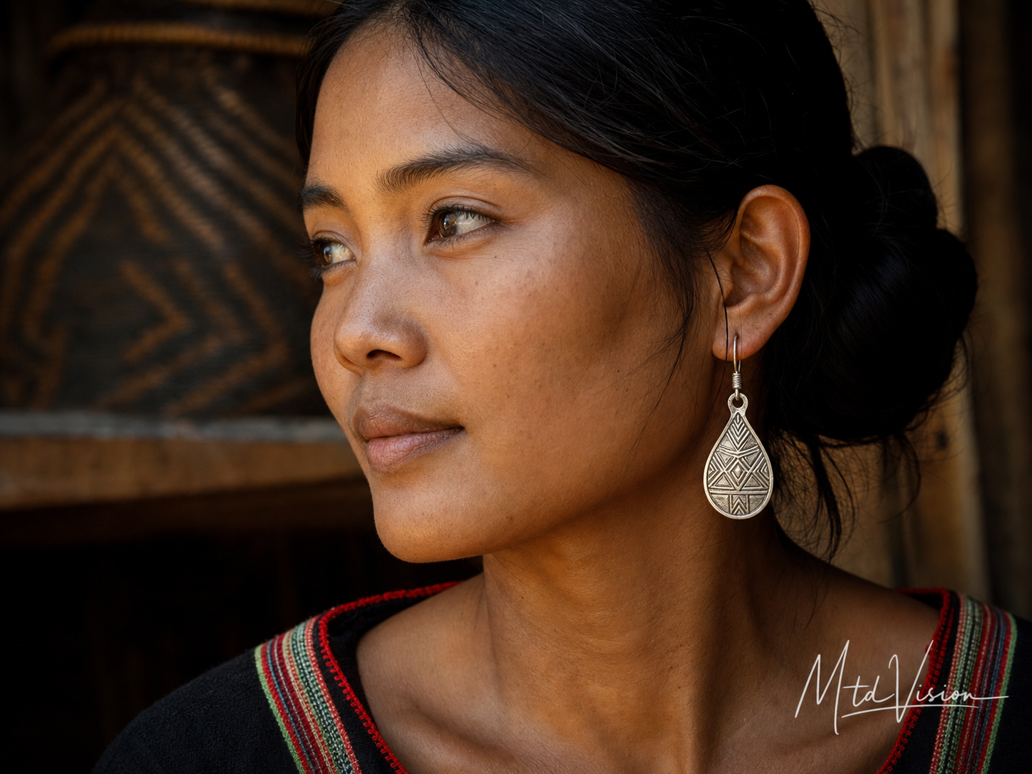 Earring.