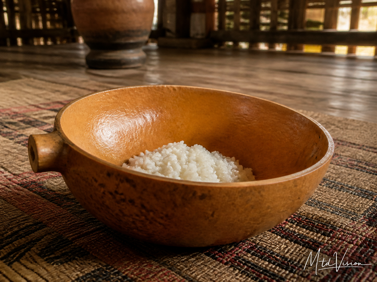 Bowl or plate formerly made from a gourd.