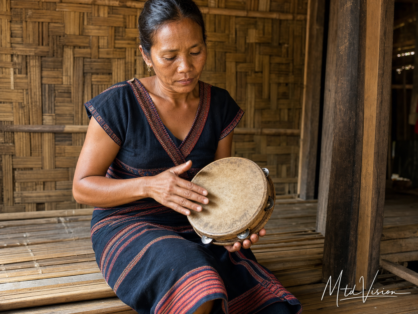 Tambourine; cf. tông čing.