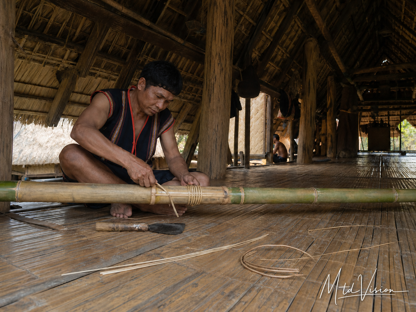bi dlông: To extend, lengthen, or make long.