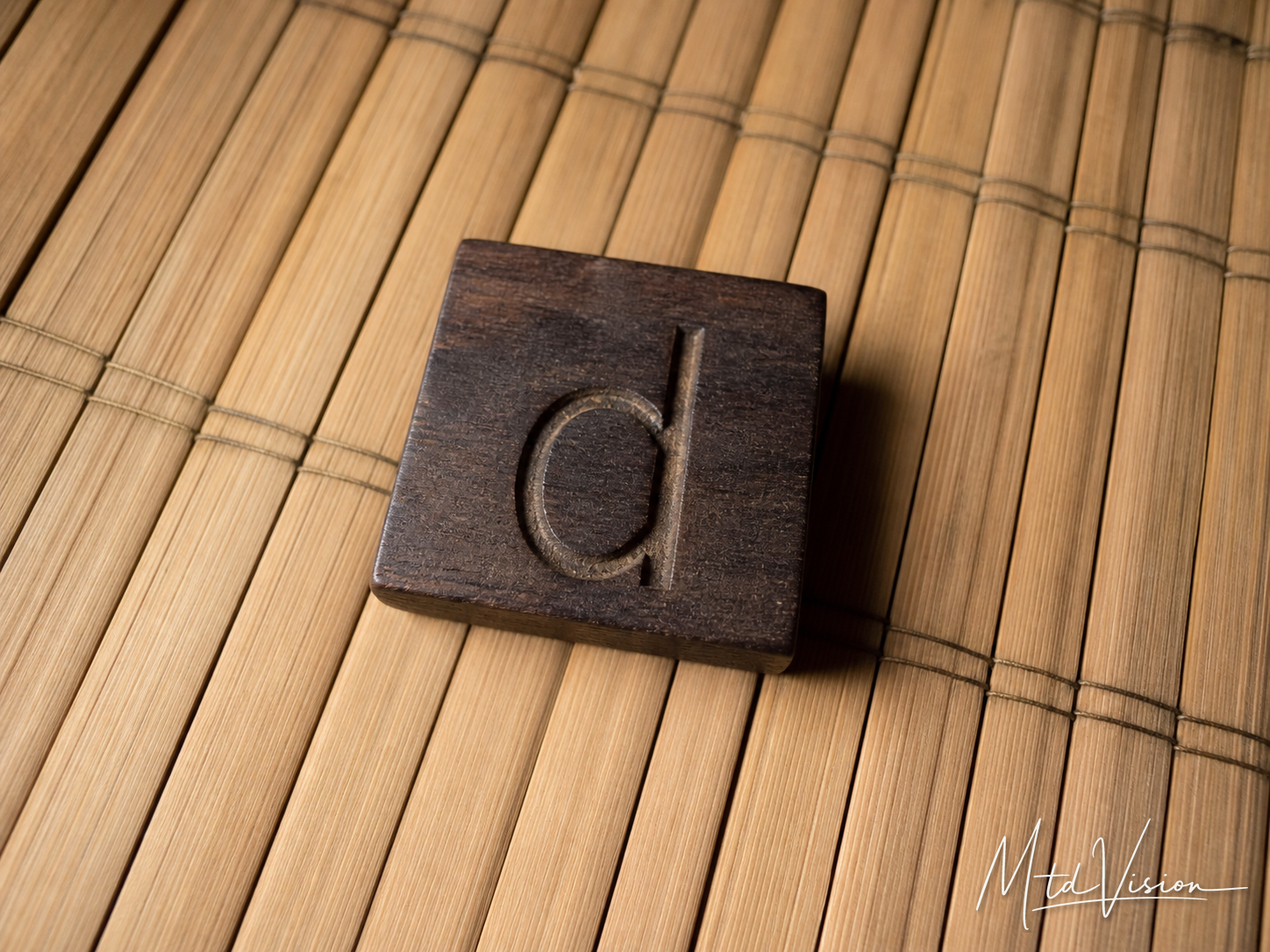 The Rhade alphabet letter d.