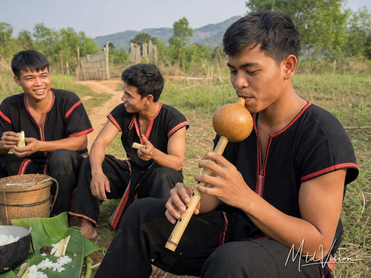 dĭng tăk ta: Gourd wind instrument with one bamboo tube.
