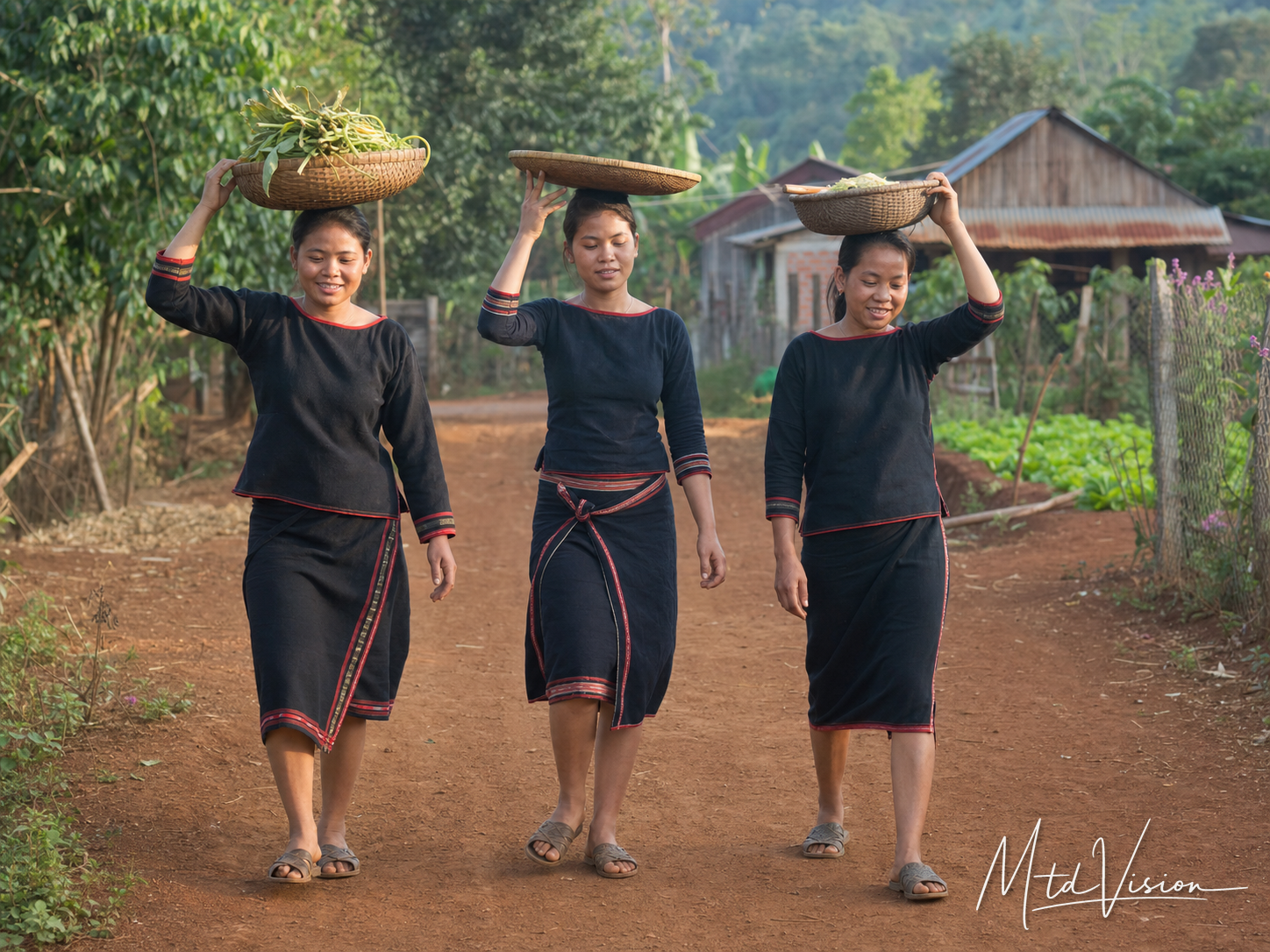 bi đua: To place things on one's head (plural).